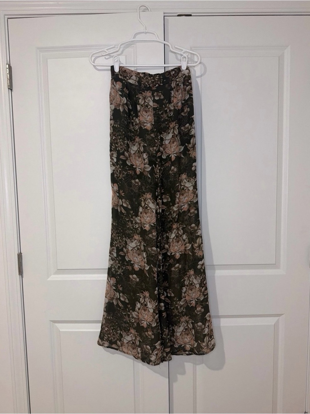 Windsor Olive Wide-Leg Pants with Beige Floral Pattern